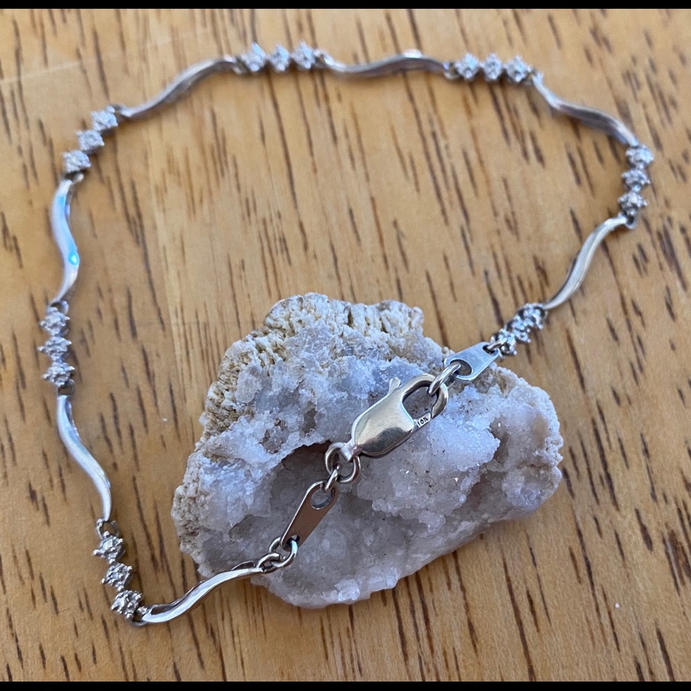 10k White Gold Diamond Bracelet